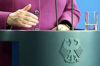 Bundeskanzlerin Angela Merkel und Emmanuel Macron wollen im Syrienkonflikt vermitteln.