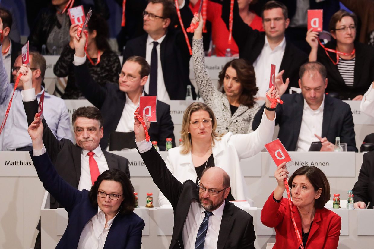 Die SPD entscheidet über die politische Zukunft Deutschlands: Gegner und Befürworter einer Großen Koalition (GROKO) mit der Union haben sich heftige Gefechte geliefert.