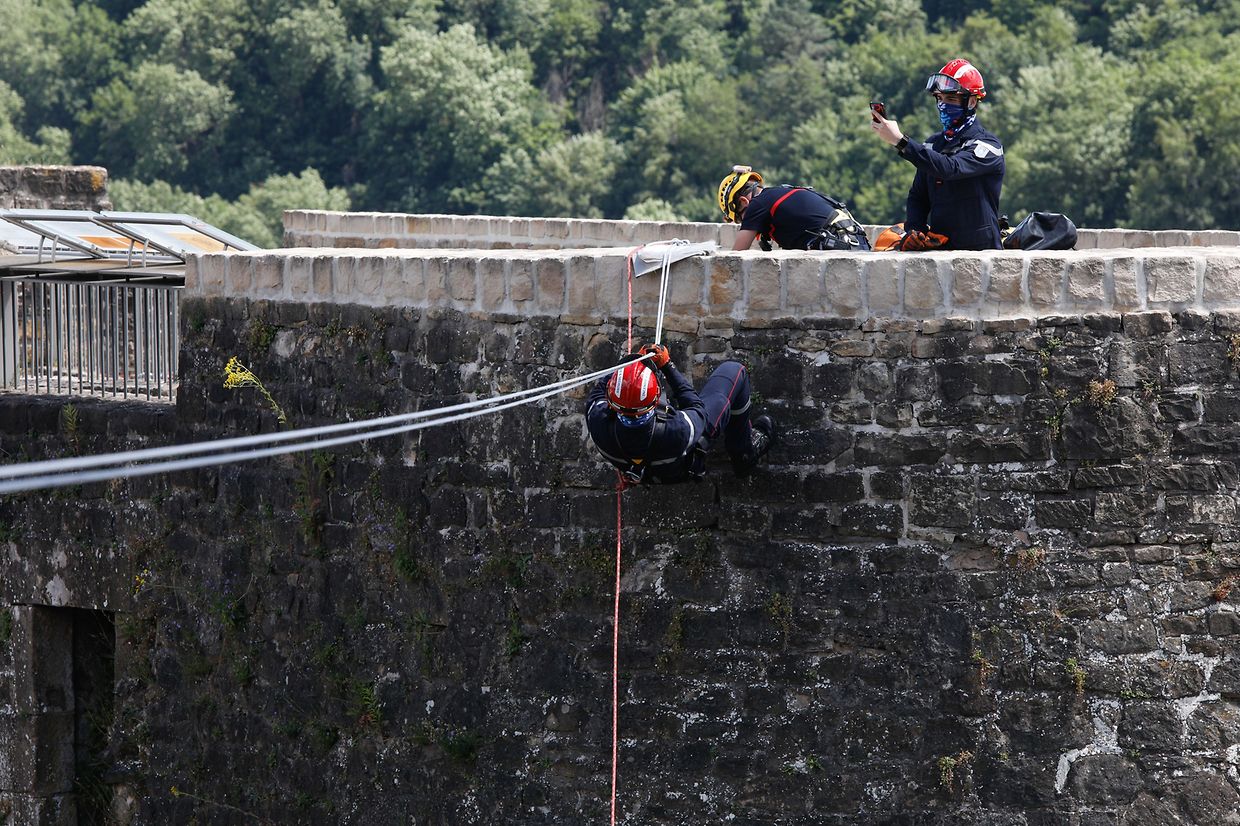 Lokales, Bockfiels, Bockfelsen, Examen, Prüfung, junge Feuerwehrleute lernen über Materialkentnis, Vorstieg und Absichern, Absturtzssicherung Foto: Anouk Antony/Luxemburger Wort