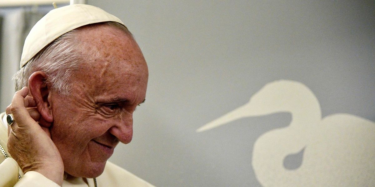 Auf dem Flug nach Rom erklärte Papst Franziskus sein Verhalten in Myanmar.
