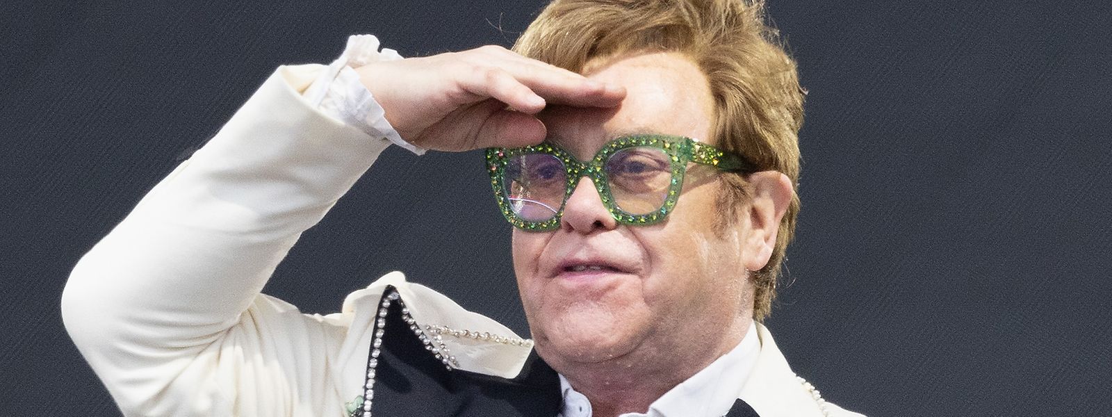 Elton John, Musiker, Komponist und Sänger, tritt live auf der Bühne des BST Hyde Park Festivals auf.