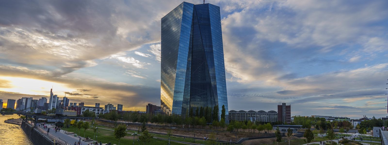 Die Währungshüter der EZB mit der Zentrale in Frankfurt am Main bereiten den nächsten Zinsschritt vor.