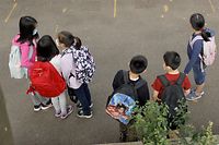 NEW YORK, NEW YORK - SEPTEMBER 27: Students line up in the morning at Yung Wing School P.S. 124 on September 27, 2021 in New York City. New York City schools fully reopened earlier this month with all in-person classrooms and mandatory masks on students. The city's mandate ordering all New York City school staff to be vaccinated by midnight today was delayed again after a federal appeals court issued a temporary injunction three days before the mayor's deadline.   Michael Loccisano/Getty Images/AFP
== FOR NEWSPAPERS, INTERNET, TELCOS & TELEVISION USE ONLY ==