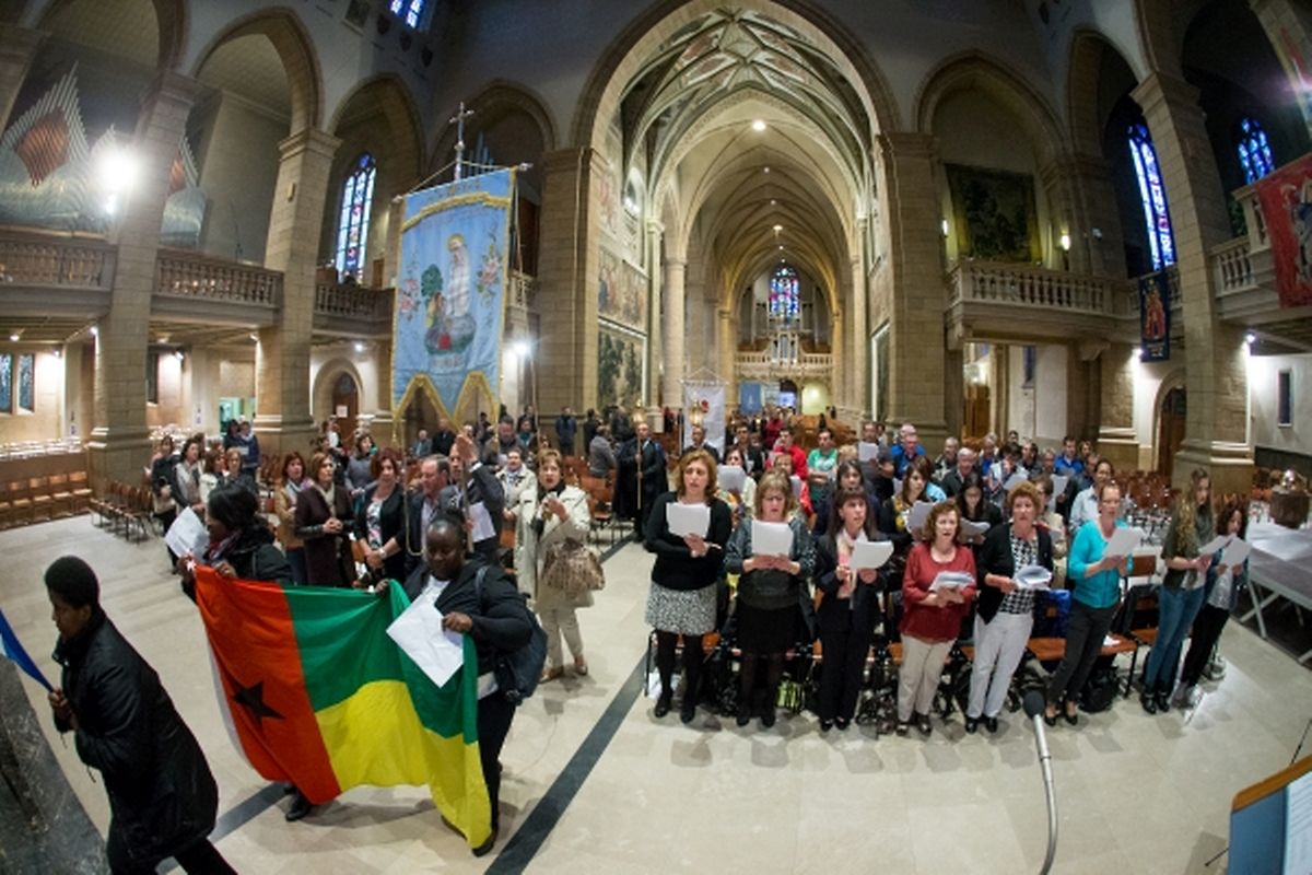 Lichterprozession von der Herz-Jesu-Kirche zur Kathedrale.