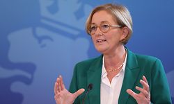 Politik, Corona Covid-19, Xavier Bettel, Premierminister und Paulette Lenert, Gesundheitsministerin geben Pressekonferenz nach Regierungsrat, Château de Senningen, Foto: Guy Wolff/Luxemburger Wort