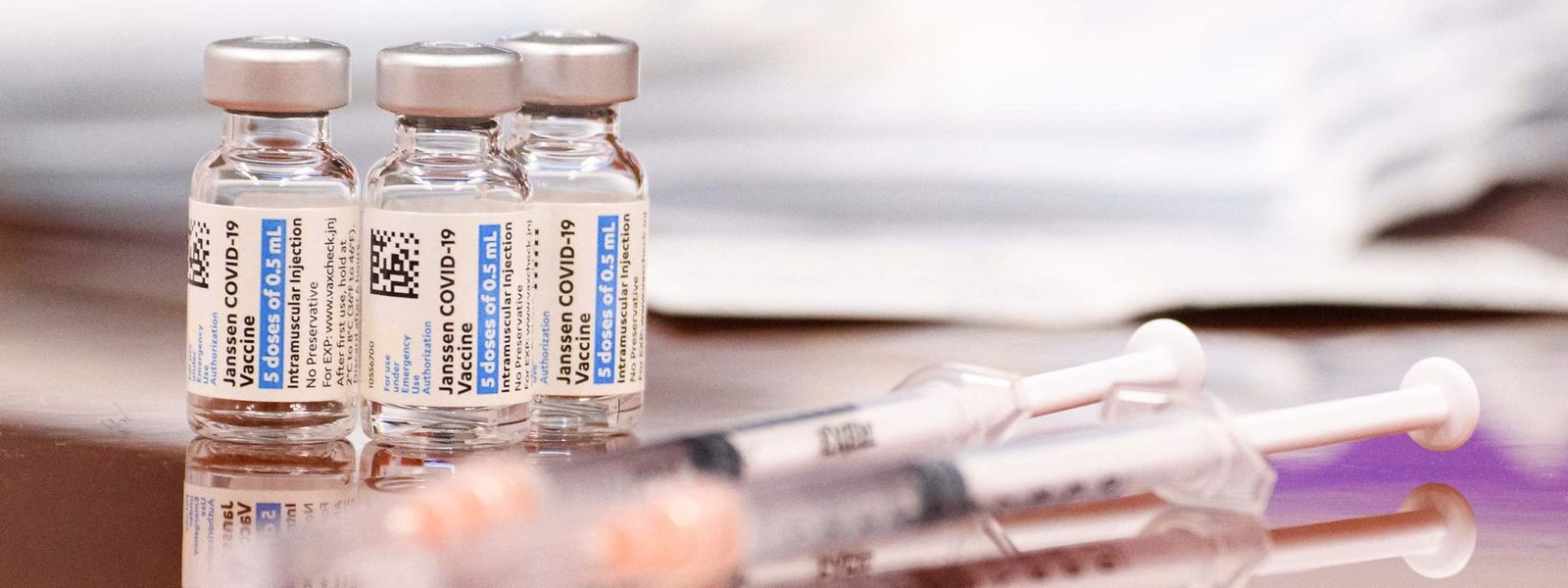 Avec 1 signalement d'effets secondaires pour 1.000 doses injectées, le vaccin Johnson & Johnson est celui qui semble causer le moins de problème post-injection au Luxembourg.