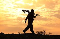 An Iranian Kurdish Peshmerga, member of the Iranian Kurdistan Democratic Party (KDP-Iran), takes part in routine military exercise in Koya, 100 kms east of Arbil, the capital of the autonomous Kurdish region of northern Iraq, on October 22, 2017. / AFP PHOTO / SAFIN HAMED