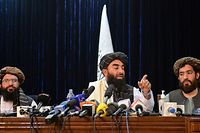 Taliban spokesperson Zabihullah Mujahid (C) gestures as he addresses the first press conference in Kabul on August 17, 2021 following the Taliban stunning takeover of Afghanistan. (Photo by Hoshang Hashimi / AFP)