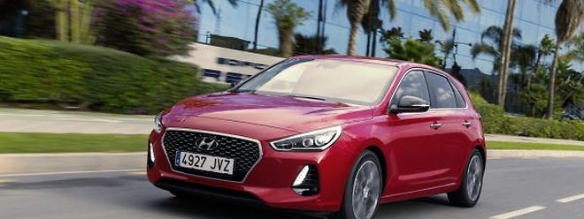 Mit der neuen Generation des i30 schärft Hyundai sein Markenprofil in der Kompaktklasse weiter und bietet zahlreiche Assistenzsysteme serienmäßig an.