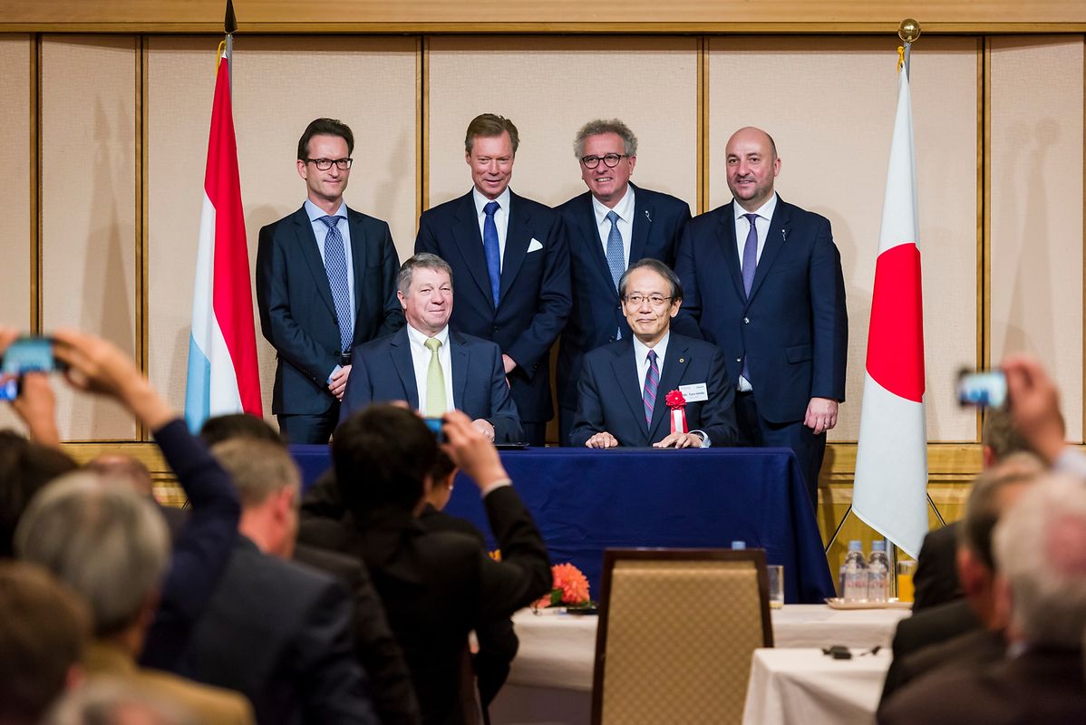 Beim Business Forum wurden unterschiedliche Seminare angeboten. Auf dem Foto sind die Teilnehmer des Wirtschaftsseminars, Carlo Thelen und  Robert Dennewald von der Luxemburger Handelskammer mit Großherzog Henri, Finanzminister Pierre Gramegna, Toru Ishida, Präsident der japanischen Handelskammer JCCI sowie Vizepremier und Wirtschaftsminister Étienne Schneider.