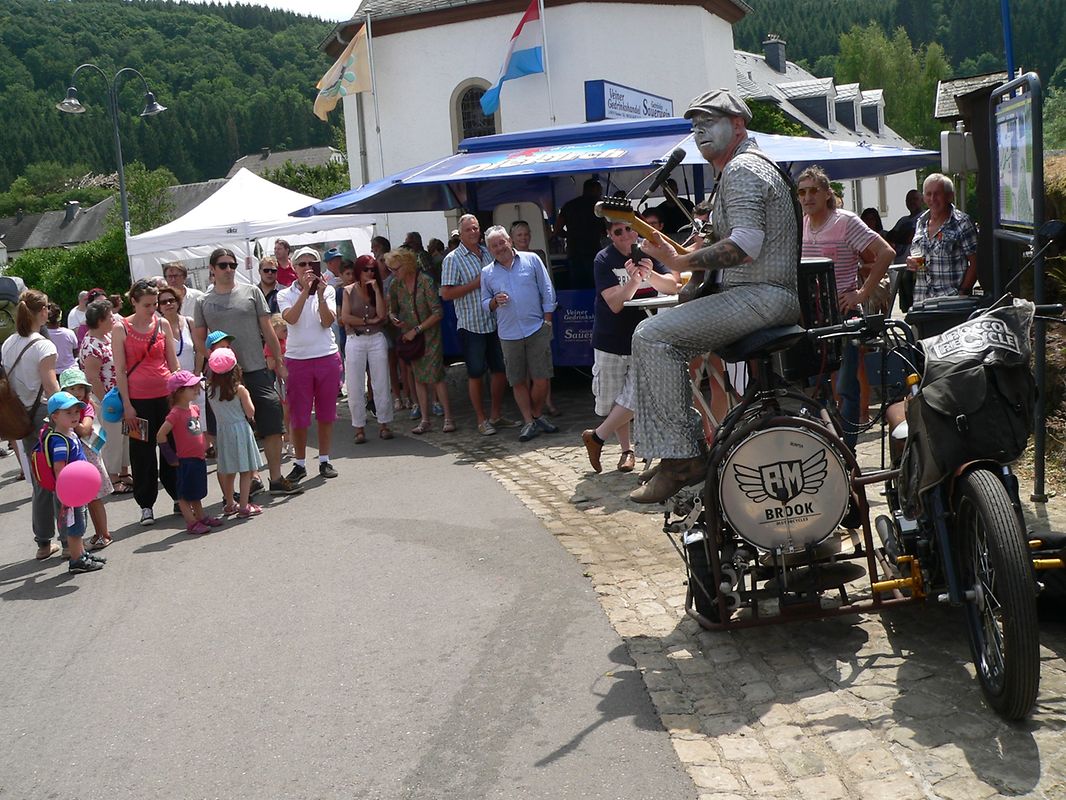 Kunst bewundern, anfassen, ausprobieren und erwerben: Im Kiischpelt waren der Fantasie an Nationalfeiertag erneut keine Grenzen gesetzt.