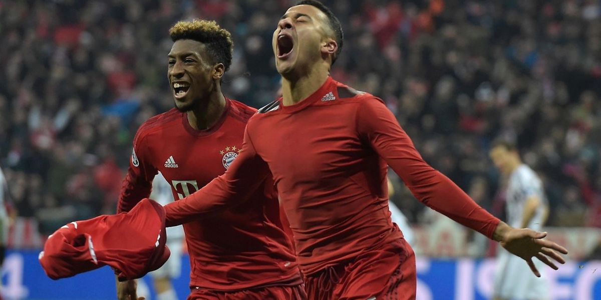 Thiago Alcantara hurle sa joie: il vient de propulser le Bayern Munich en quart de finale de la Ligue des champions