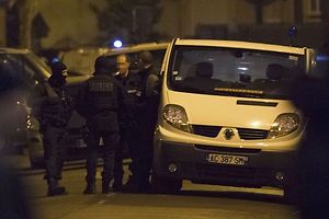 'homme interpellé jeudi pour un projet d'attentat en France avait été condamné en son absence avec Abdelhamid Abaaoud, organisateur présumé des attaques du 13 novembre, l'an passé à Bruxelles dans un procès de filière jihadiste vers la Syrie