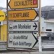 Dieses Schild ist nur eines von vielen, das akribisch genau den Weg ab der Autobahn zur Industriebrache Esch-Schifflingen zeigt. Wer ab hier zum CFL-Parkhaus möchte, sollte lieber ein „Navi“ nutzen. 