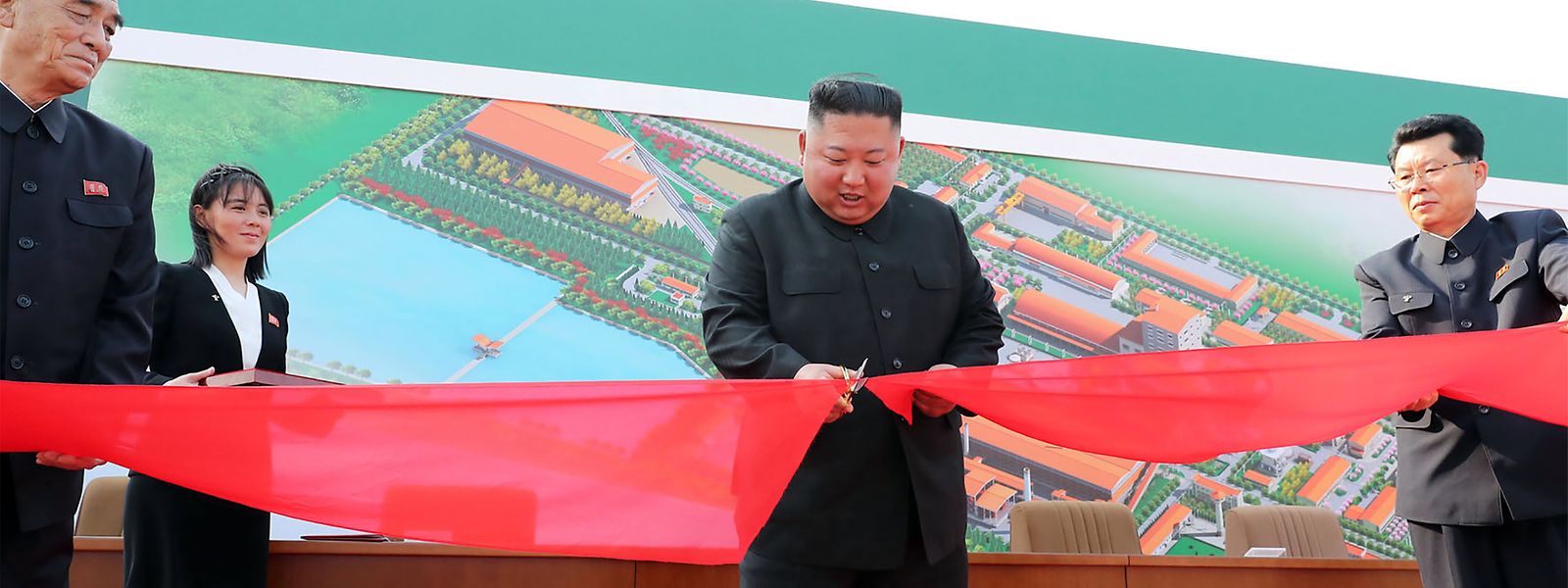 Ein am 2. Mai veröffentlichtes Propagandafoto zeigt Kim "in Aktion". Wie bei allen staatlichen Bildern aus Nordkiorea ist die Quelle des Materials aber nicht unabhängig verifiziert.