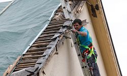 Lokales, online, Pétange, Petingen,  rue Neuve,  ,Tornado, Sturm, 2. Tag, Helfer, Aufräumarbeiten,   Foto: Anouk Antony/Luxemburger Wort