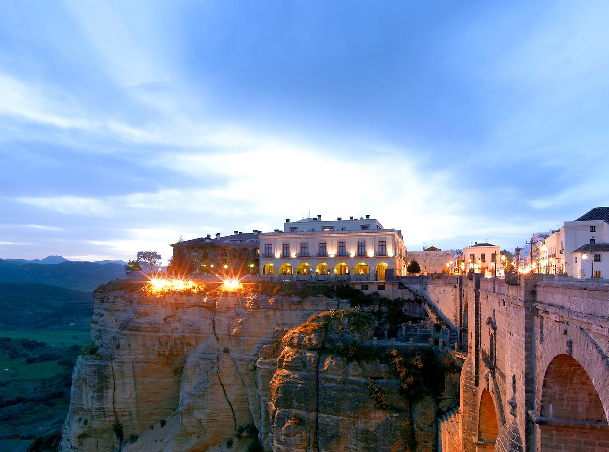 Nur für Schwindelfreie: Das "Parador de Ronda" liegt direkt an einer 120 Meter tiefen Schlucht. 