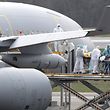 Lokales, évacuation patients Francais, Aeroport Findel, Avion Armée de l’Air,   Coronavirus, Covid-19, Foto: Chris Karaba/Luxemburger Wort