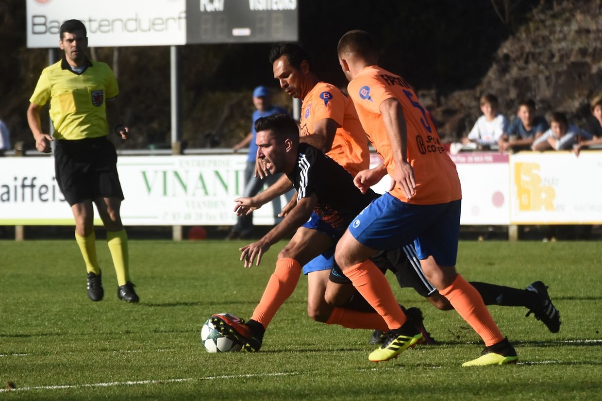 Mike Do Rio Silvano arrêté fautivement par la défense de Lorentzweiler.
