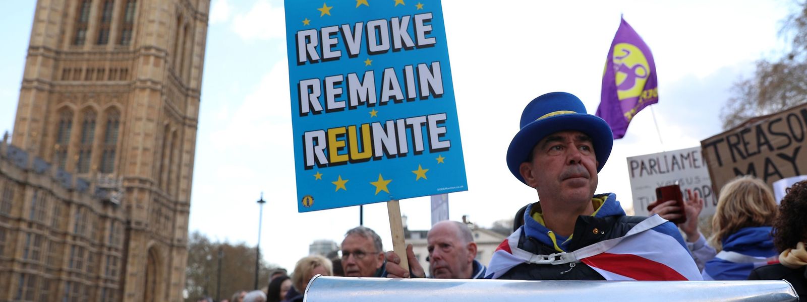 Uni Anti-Brexiter, Steve Bray, fait campagne devant le parlement britannique à Westminster.
