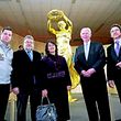 Bürgermeister Michel Wolter, Robert Goebbels, Kulturministerin Octavie Modert, Ehrenstaatsminister Jacques Santer und Jean Reitz, künstlerischer Leiter der Ausstellung (von links).