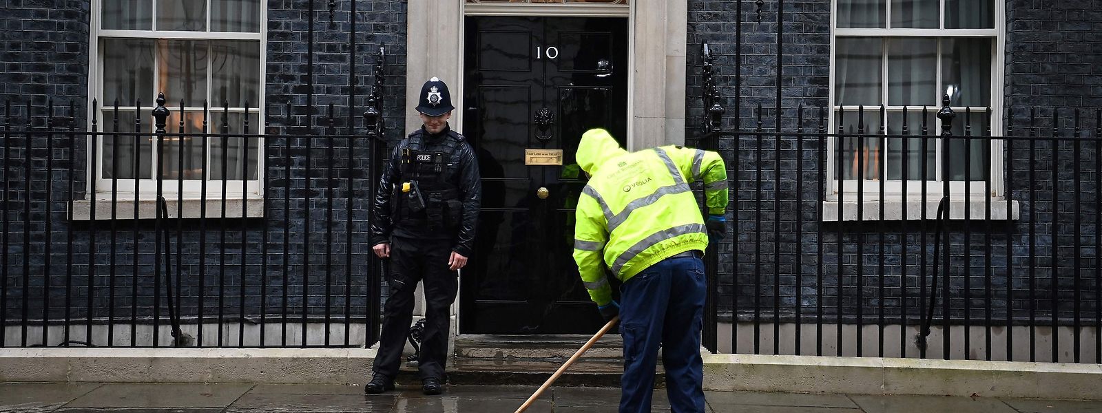 Binnen zwei Tagen haben sich gleich fünf enge, hochrangige Mitarbeiter von Boris Johnson aus der Downing Street verabschiedet. Die „Partygate“-Affäre nimmt damit neuen Schwung auf.