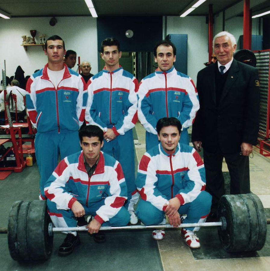Equipa de halterofilia do Coq Neudorf, com vários títulos de campeã nacional