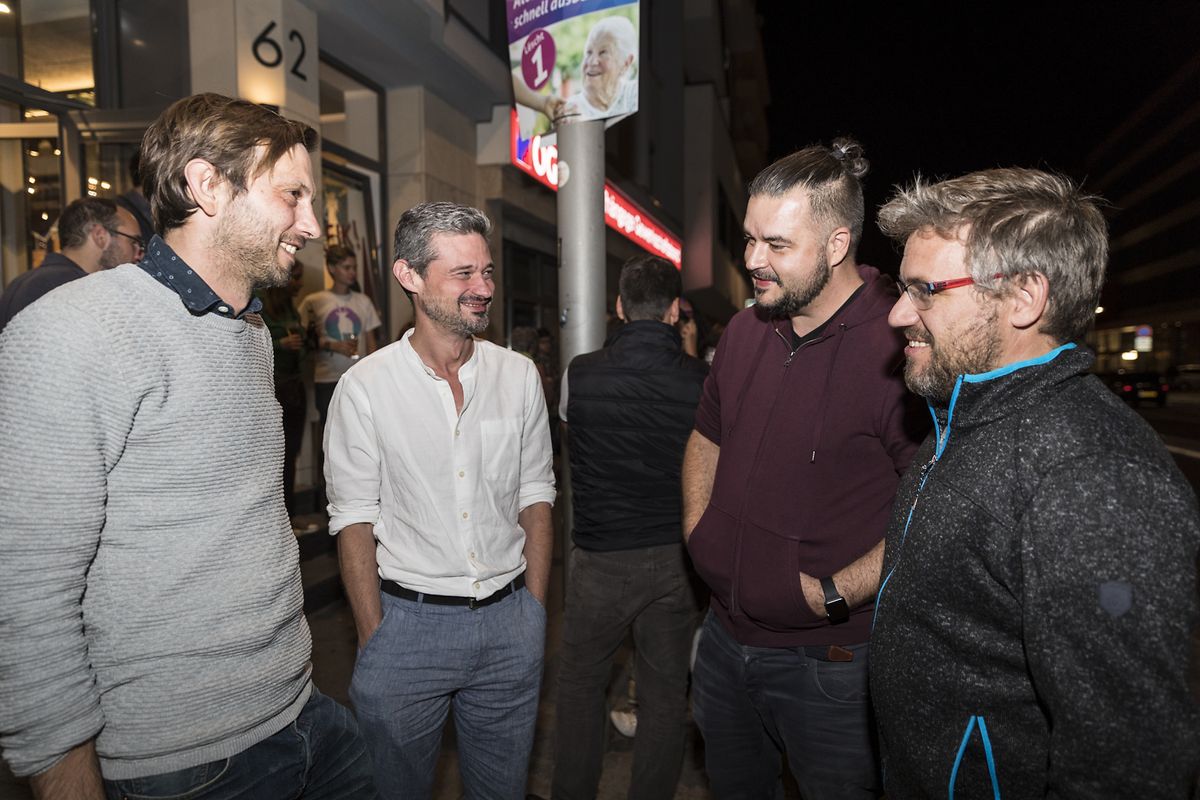 David Wagner (2. v. l.) konnte einen Platz für die Linkspartei im Zentrum ergattern.