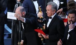 89th Academy Awards - Oscars Awards Show - Hollywood, California, U.S. - 26/02/17 - Jordan Horowitz of "La La Land" (L) holds the card announcing "Moonlight" as the winner of the Best Picture Oscar as presenter Warren Beatty (C) and show host Jimmy Kimmel stand behind. REUTERS/Lucy Nicholson