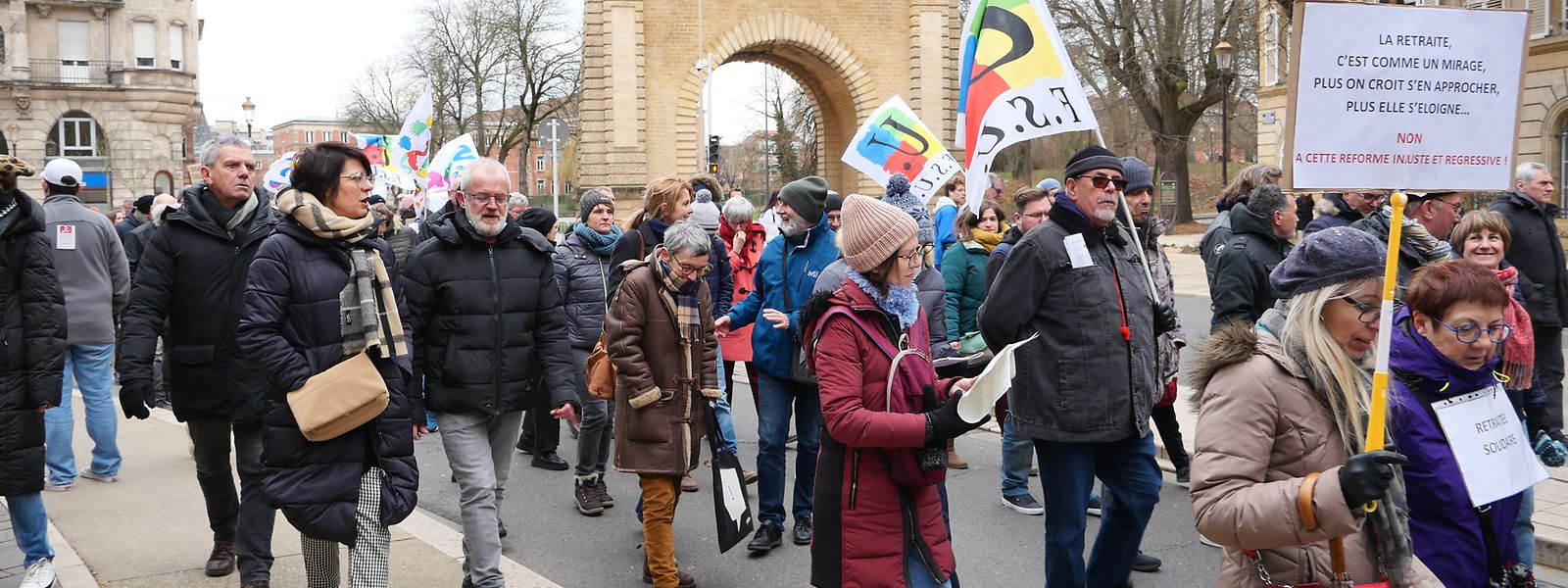 Alors que les premiers manifestants atteignaient déjà les rues du centre-ville de Metz, la queue du cortège s'élançait seulement de la place Mazelle. 