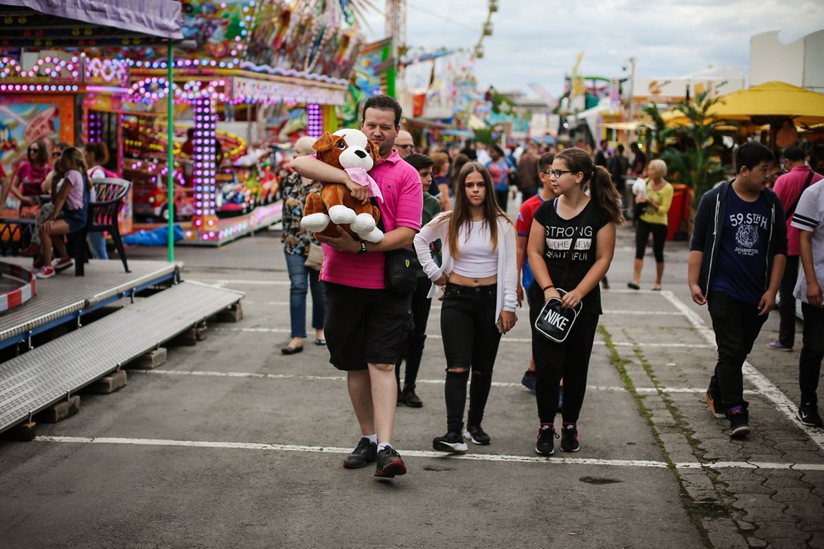 Die Schuberfouer auf dem Glacisfeld ist eröffnet. 20 Tage Spiel, Spaß und Spannung beginnen damit. 