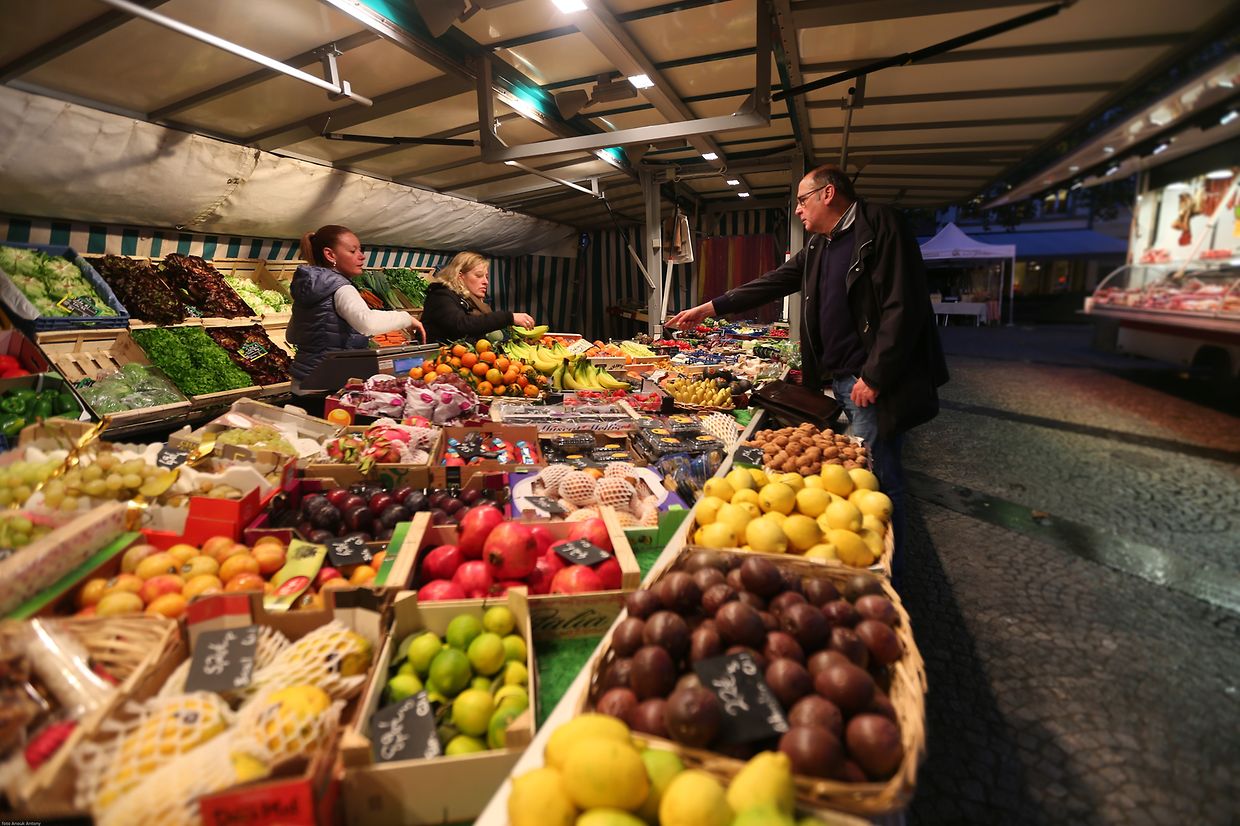 25.10.2017 Luxembourg, ville, Knuedler, place Guillaume, Wochenmarkt sehr früh am Morgen photo Anouk Antony