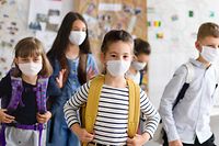 In den Klassensälen müssen die Schüler die Masken tragen, wenn der Mindestabstand nicht garantiert werden kann. 