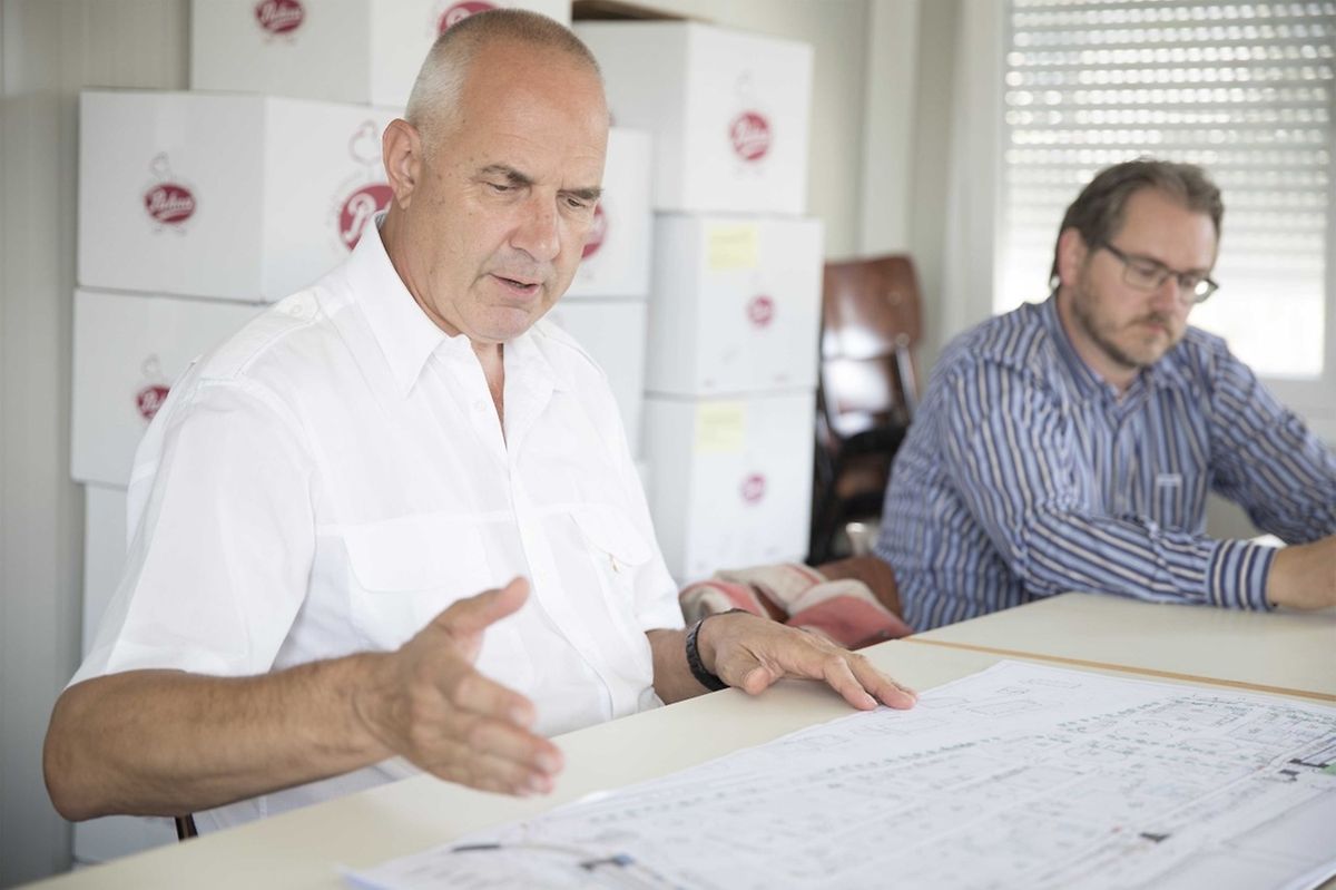 Marc Weydert Responsable du Service fêtes et marchés: Suite à la réorganisation nécessaire de la foire, cette année, il y a «une douzaine de métiers en moins et une dizaine de camelots en moins dans l'Allée Scheffer».