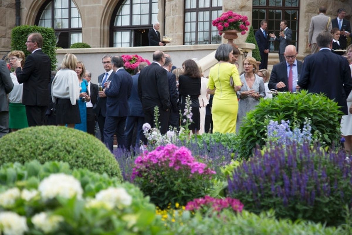 Garden Party der großherzoglichen Familie auf Schloss Berg.