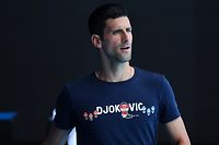 Novak Djokovic sonhava ganhar pela 10ª vez o Open da Austrália, mas pode nem jogar.