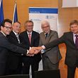 Carlo Thelen (Handelskammer), Patrick Nickels (SNCI), Pierre Gramegna (Finanzministerium),  Pim van Ballekom (BEI) und Emmanuel Baumann (SNCI) hatten am Donnerstag Grund zum Feiern. 