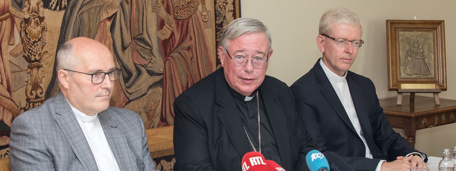Der neue Weihbischof Leo Wagener, Erzbischof Jean-Claude Hollerich und der neue Generalvikar Patrick Muller.