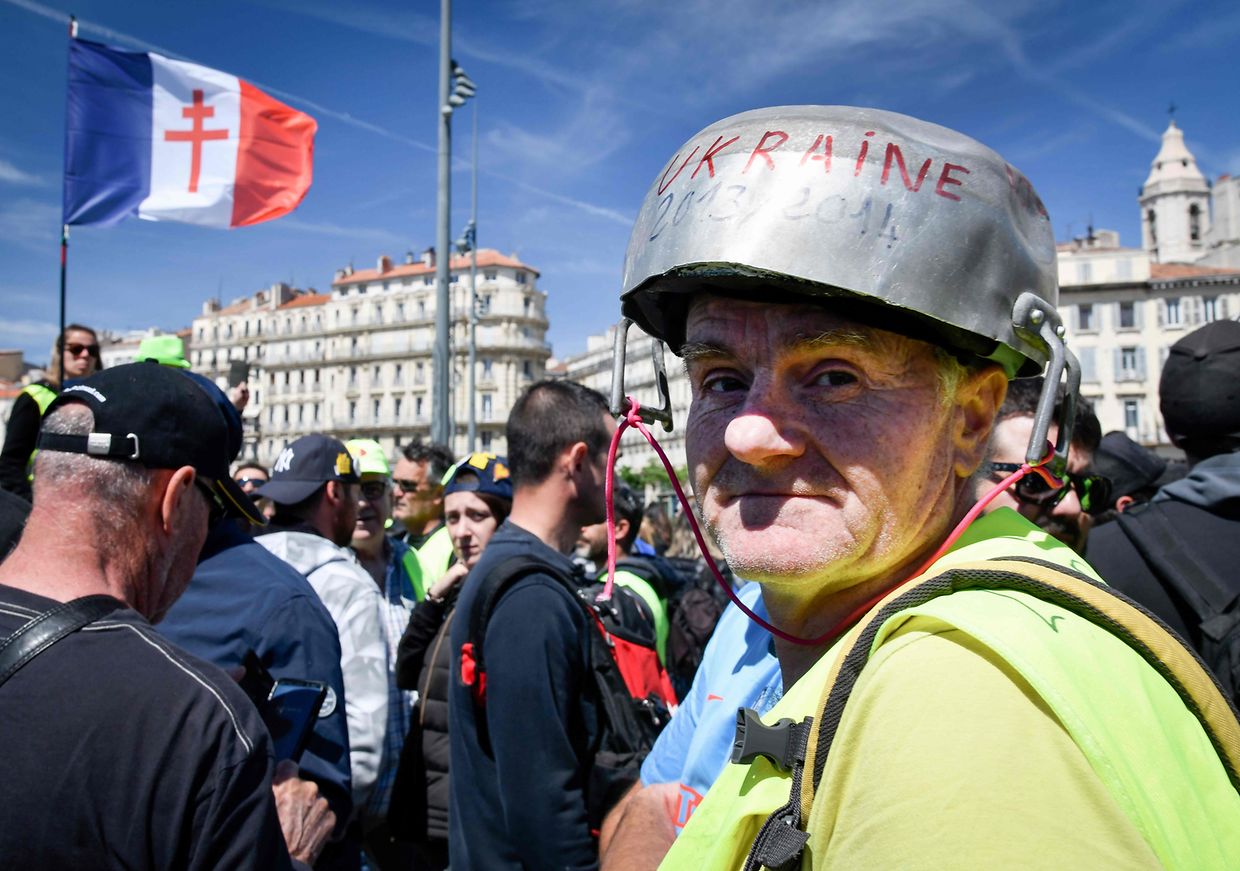 Forças policiais voltaram a ser mobilizadas para o controlo às manifestações dos coletes amarelos em diversas cidades francesas. 
