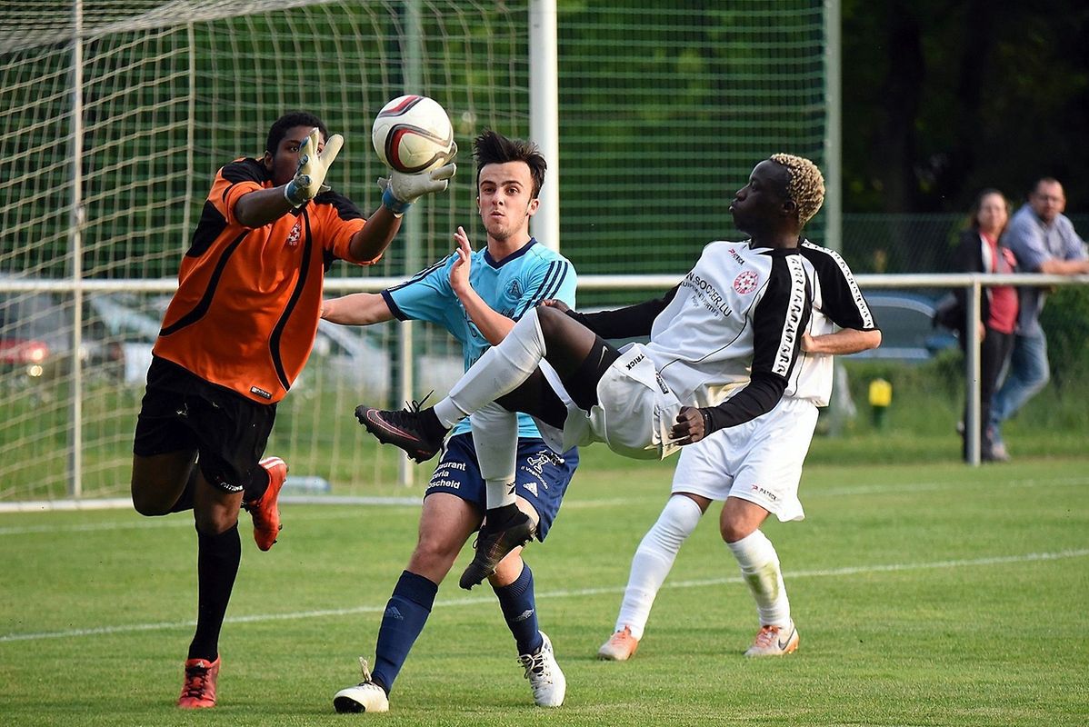 Äischdall (D1) - Merl (D2) 2-5. Dritro Kelmendi (Äischdall), Wilfried Joaozinho et le gardien Leonel
 Fernandes (Merl).