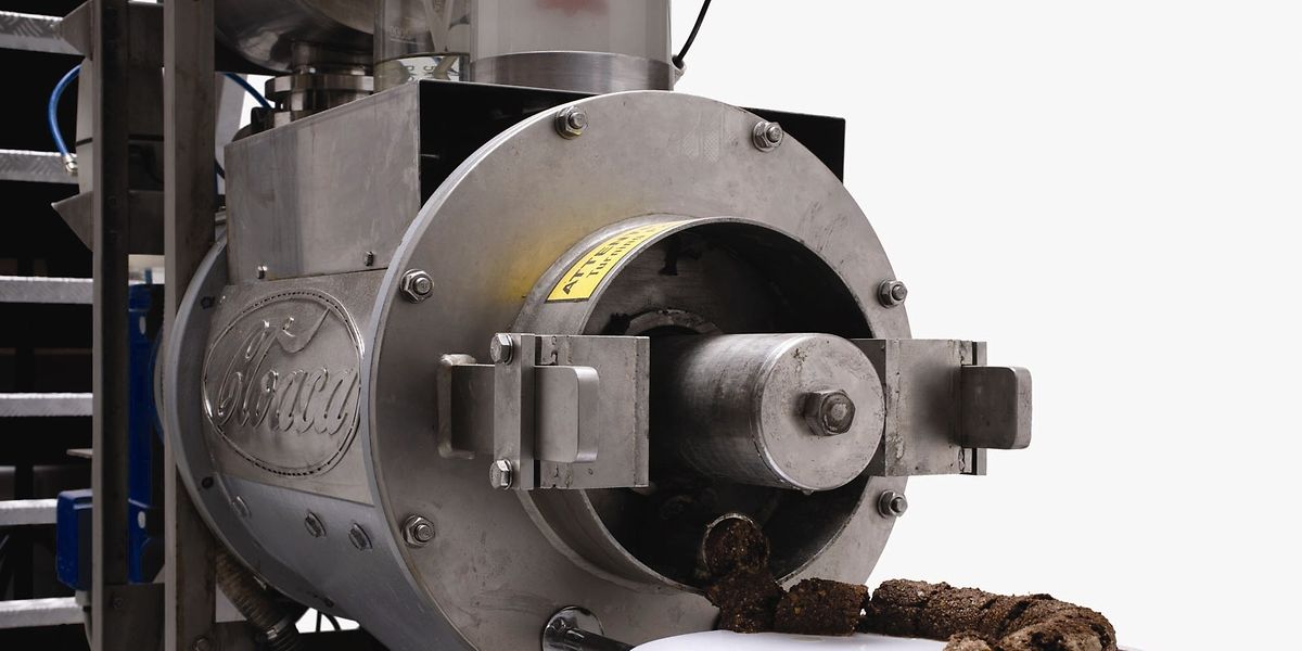 Wim Delvoye: Cloaca N. 5. Parlecanal Lunghi, c'est un vieux ressentiment qui s'est lâché, face à un Mudam qui n'a jamais été véritablement accepté.