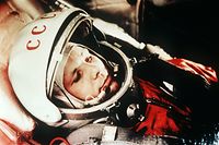 ARCHIV - ARCHIV - Das Archivbild vom April 1961 zeigt den sowjetischen Kosmonauten Juri Gagarin in seinem Raumanzug kurz vor seinem Start zum ersten bemannten Weltraumflug vom Weltraumbahnhofs Baikonur. (zu dpa «osmonaut Gagarin: Der Mann, der den «Blauen Planeten» erfand» am 02.07.2017) Foto: Lehtikuva/dpa +++(c) dpa - Bildfunk+++ (zu dpa «Idol für Generationen - Kosmonaut Gagarin kam vor 50 Jahren ums Leben» vom 21.03.2018) Foto: Lehtikuva/dpa +++ dpa-Bildfunk +++