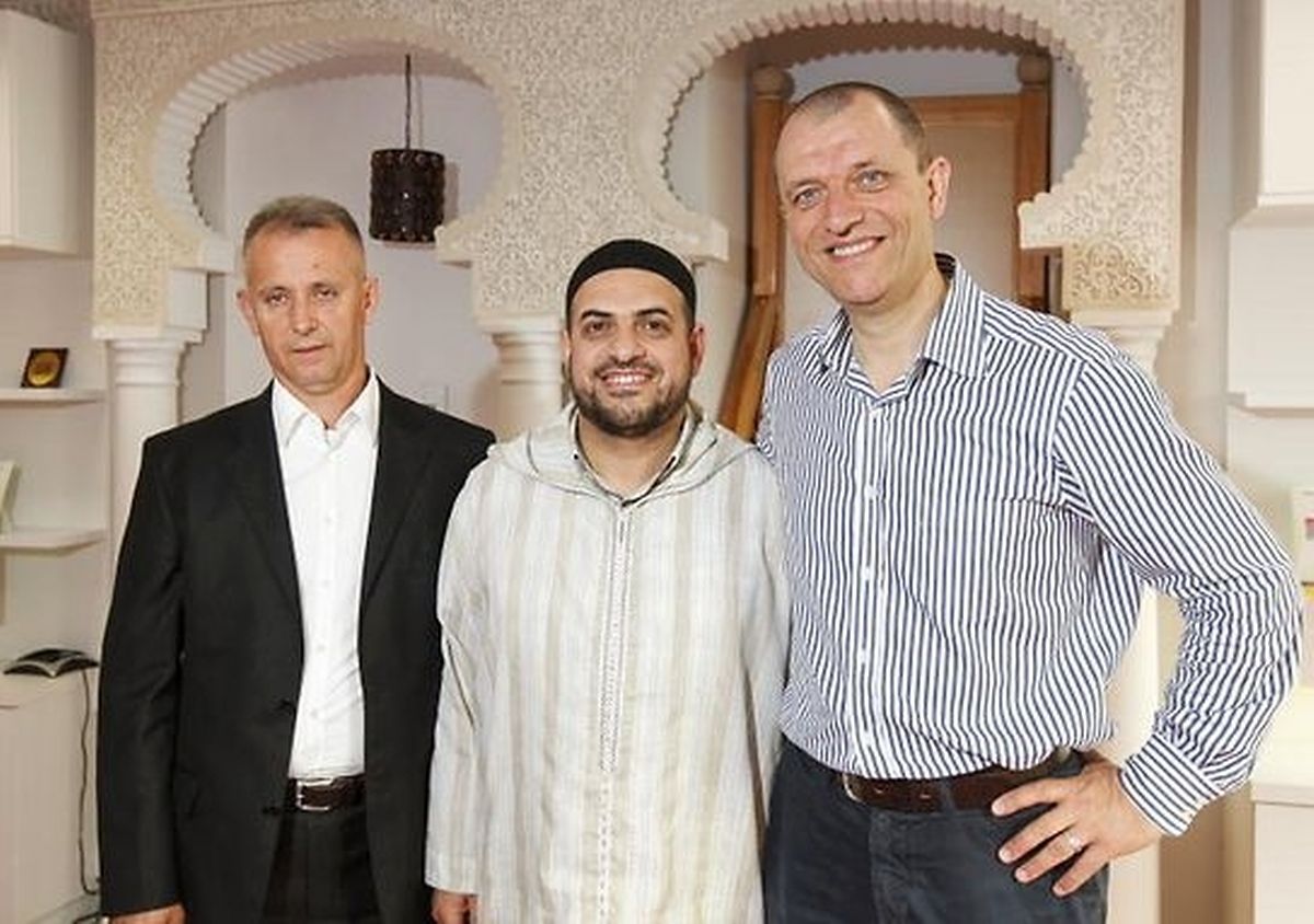 De gauche à droite : le président de la Shoura, Sabahudin Selimovic, l'imam de la mosquée de Bonnevoie "Le Juste Milieu", Messaoud Atrous, le vice-président de la Shoura, Jean Luc Karleskind, en juin 2014 