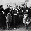 Neapel am 24. Oktober 1922: Im historischen Viertel Arenaccia versammelt der künftige faschistische Regierungschef Benito Mussolini die Quadrumviren, unter denen sich auch Michele Bianchi, der erste Sekretär der Nationalen Faschistischen Partei (PNF) befindet. Wenige Tage später werden sie den Marsch auf Rom anführen. 