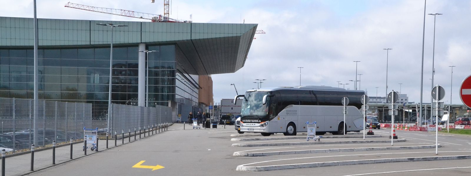 Terminus Findel: Dort, wo der Bus steht, wird sich künftig die Endstation der Tramlinie befinden.
