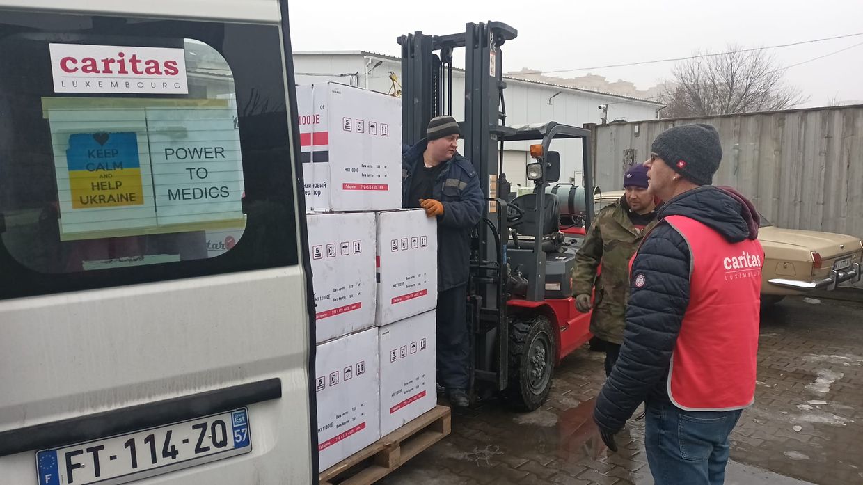 Helfer der Caritas Luxembourg brachten Generatoren und Hilfsgüter in die Ukraine.