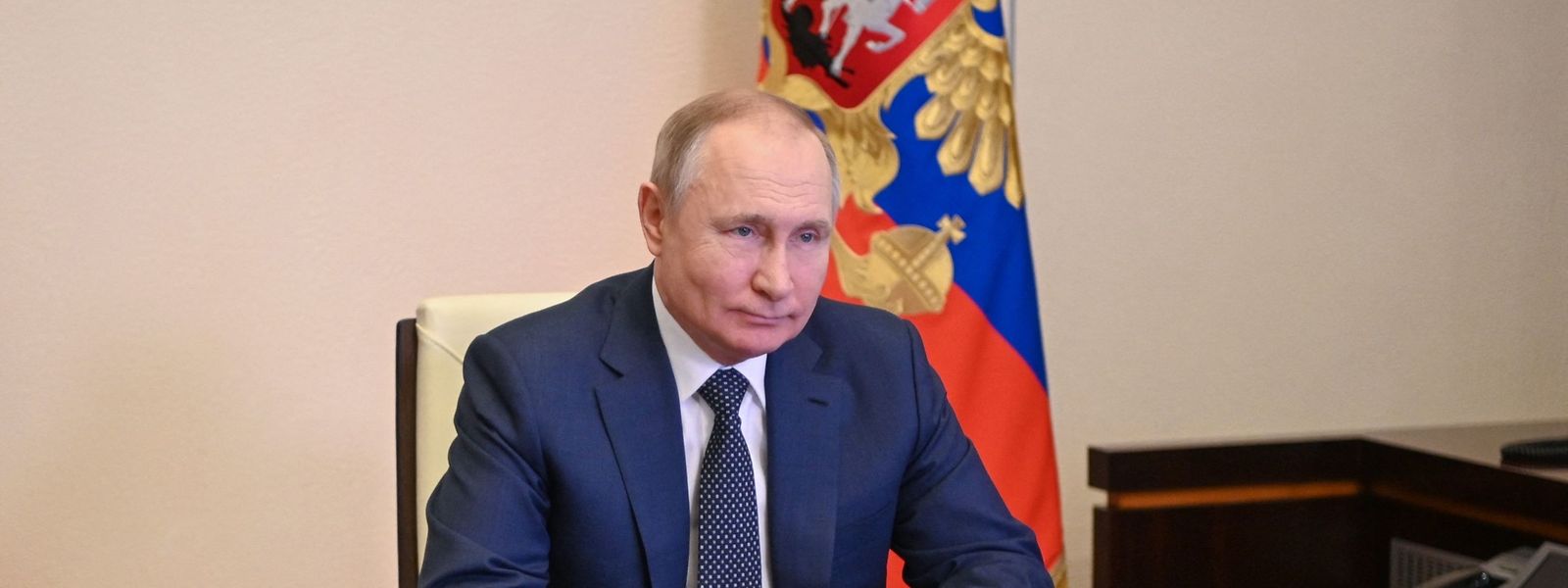 O Presidente russo, Vladimir Putin, disse esta quarta-feira que "já não faz sentido receber dólares e euros"