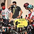 I corridori attendono i test Covid-19 obbligatori dopo aver gareggiato nella 15a tappa della 109a edizione della corsa ciclistica del Tour de France, 202,5 ​​km tra Rodez e Carcassonne, nel sud della Francia, il 17 luglio 2022. (Foto di Marco Bertorello/AFP press)