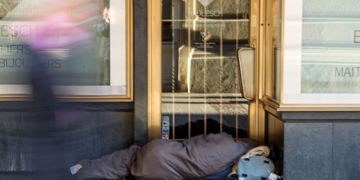 Obdachlose und Bettelei aus Not sollte man nicht mit den organisierten Banden verwechseln, die sich als „Bettler“ ausgeben und am Abend ihren „Chefs“ das erarbeitete Geld abliefern.