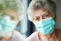 Viele Bewohner von Alten- und Pflegeeinrichtungen leiden unter der sozialen Isolierung und der Trennung von ihren Liebsten.